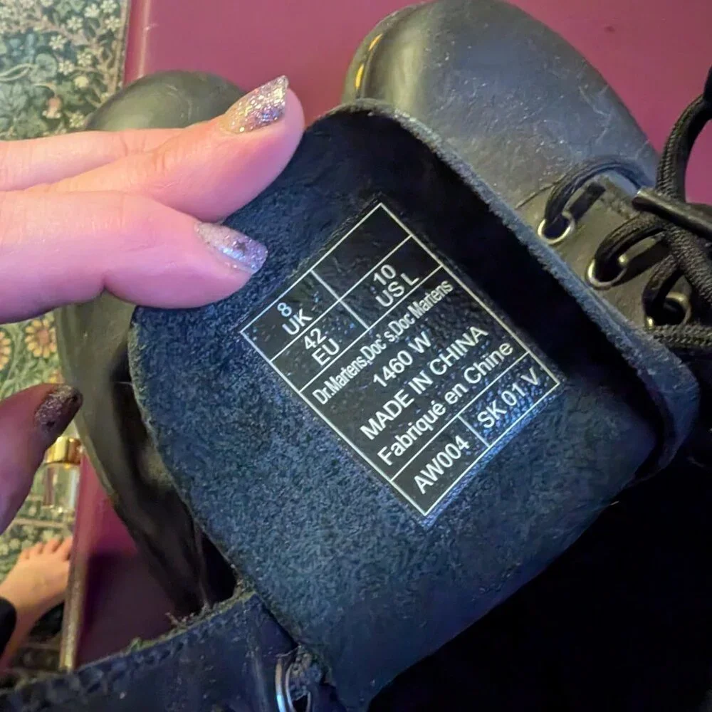 Dr. Martens 1460 8 eye lace up boots - with white paint damage, see photos - Picture 4 of 4